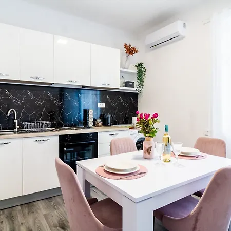 Lea Centar 아파트